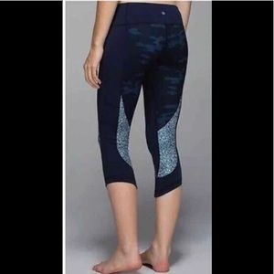 Lululemon Camo Blue Wunder Under crop pants